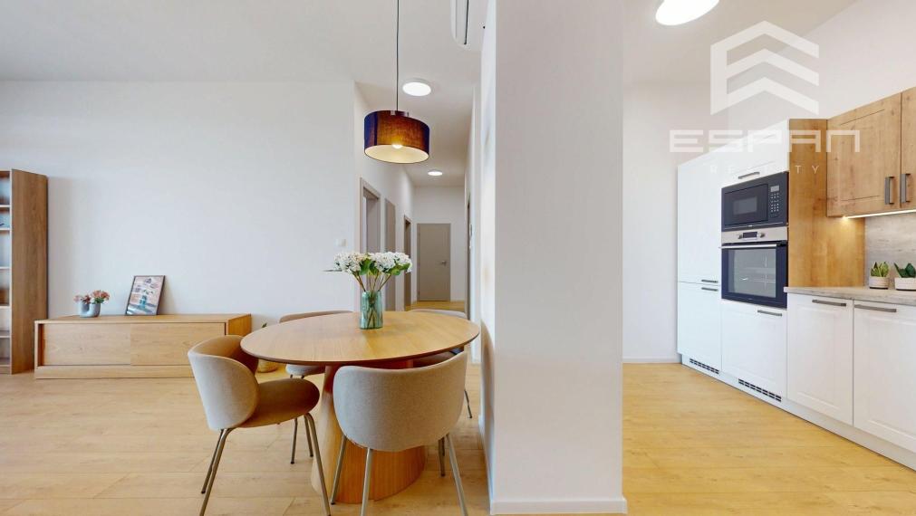 Moderný 3 izbový byt v centre mesta s terasou aj lodžiou a s garážovým státím