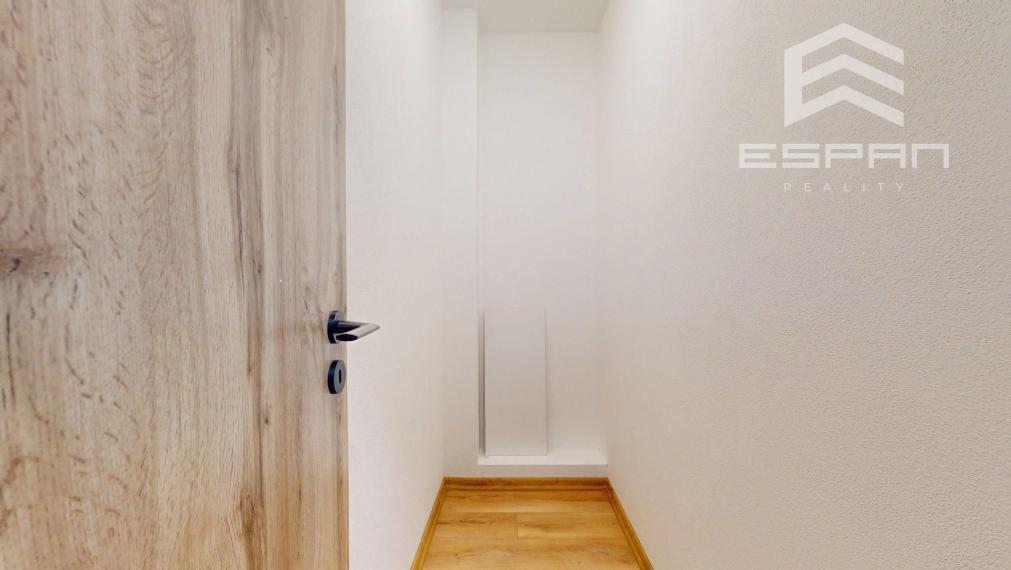 Moderne zariadený 2 izbový byt s parkovaním aj pivnicou v novostavbe
