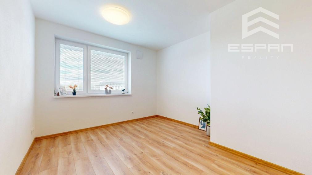 Moderne zariadený 2 izbový byt s parkovaním aj pivnicou v novostavbe