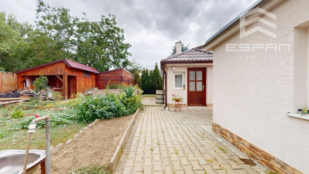 Rodinný dom po rekonštrukcii v príjemnej časti obce Suchohrad