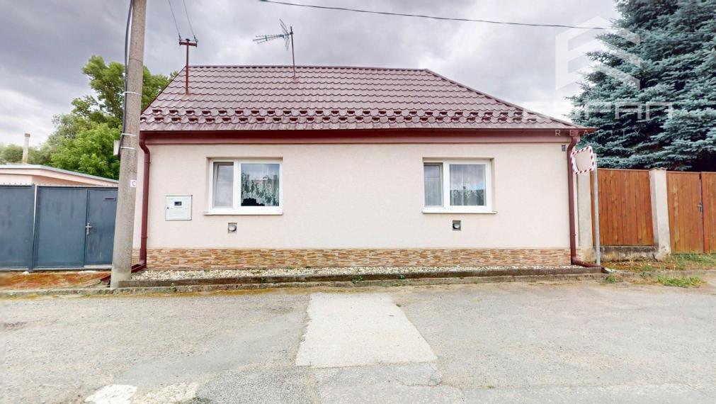 Rodinný dom po rekonštrukcii v príjemnej časti obce Suchohrad
