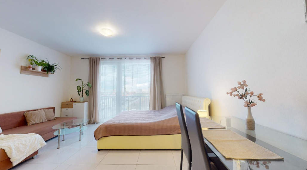 Zariadený 1 izb. byt s parkovaním a pivnicou na ul. Ceste Mládeže/Malacky!!