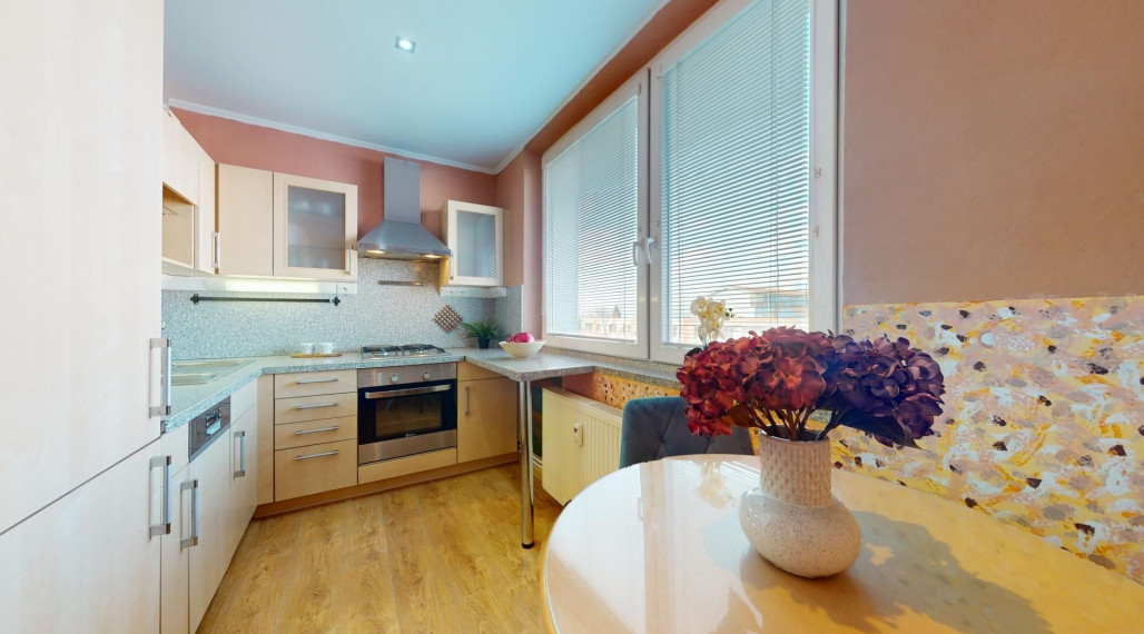 NA PREDAJ: Priestranný 3 izbový byt priamo v CENTRE mesta Malacky!!