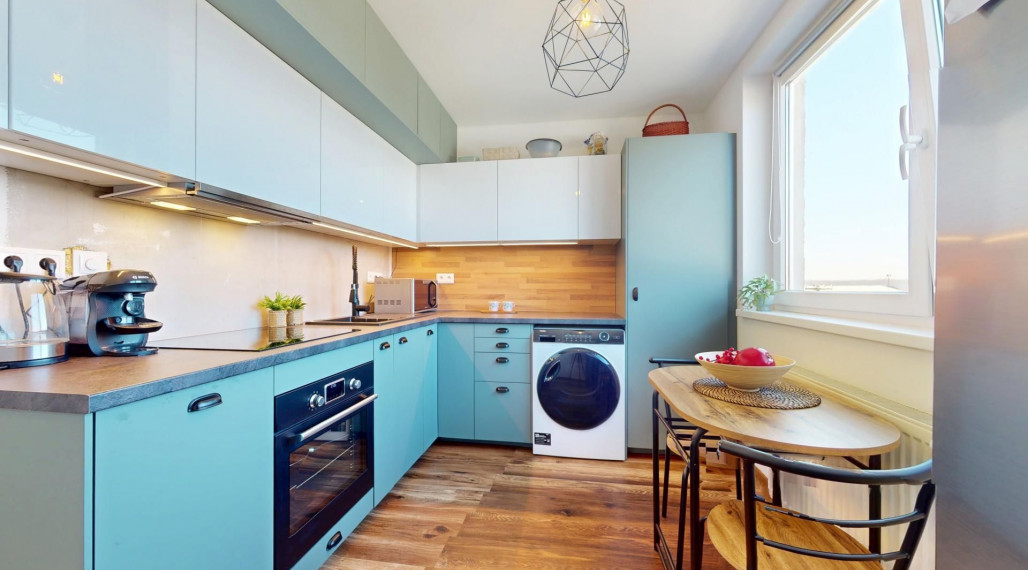 Vkusne zrekonštruovaný 3 izb. byt v byt. dome s garážou a pivnicou o výmere 16 m2!!