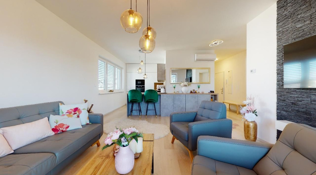 **NA PRENÁJOM: Exkluzívny 2 izbový byt s parkovaním v Kostolišti!!