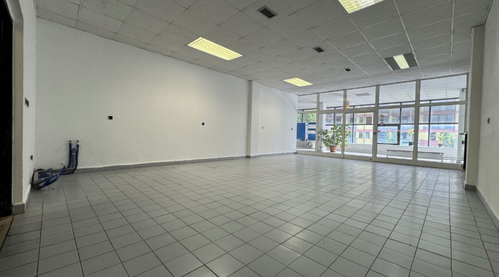 NA PRENÁJOM: Obchodný/kancelársky priestor o výmere 75 m2 na ul. Záhorácka v Malackách