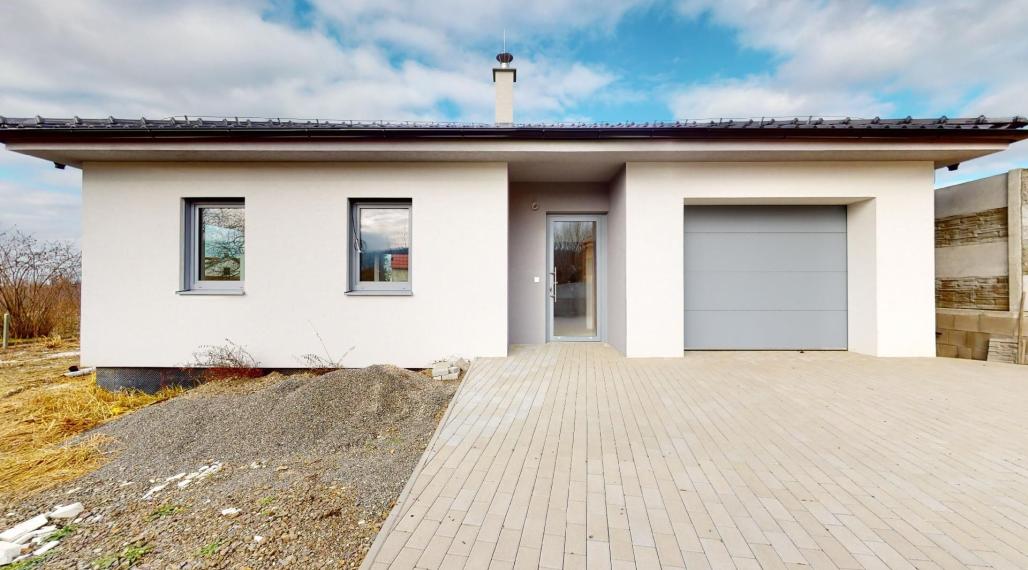 SKOLAUDOVANÝ 4 izb. rodinný bungalov s praktickou dispozíciou v obci Jablonové len 25 min od BA!!