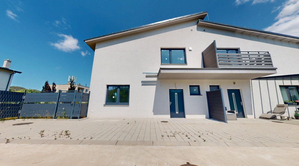 Skolaudovaný 4 izb. rodinný dom v dvojdome so záhradkou/Plavecký Mikuláš!!