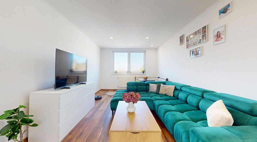 Zrekonštruovaný 3 izb. byt v byt. dome s vlastným dvorom, garážou a pivnicou!