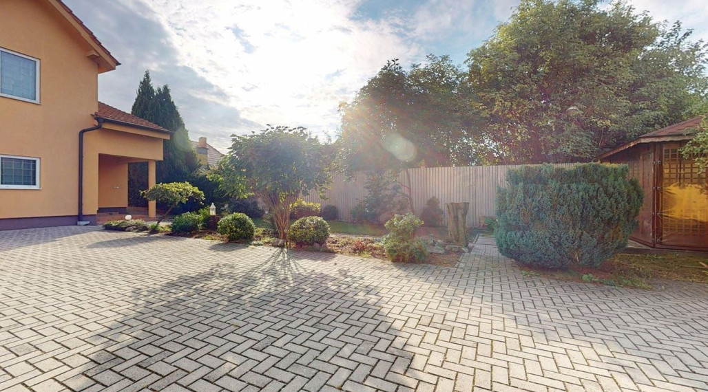 Zariadený 6 izb. priestranný rodinný dom v obci Veľké Leváre