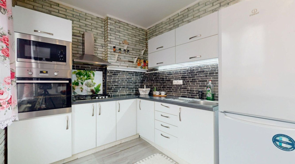 3 izbový byt s balkónom v blízkosti centra aj vlakovej stanice 