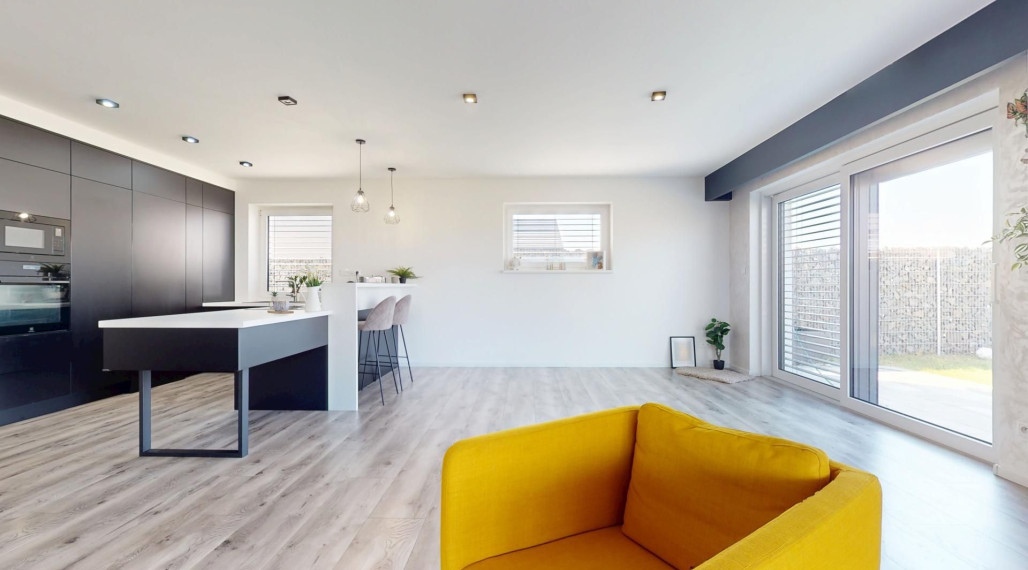 Nadštandardne vyhotovený rodinný bungalov s dvojgarážou v obci Kostolište