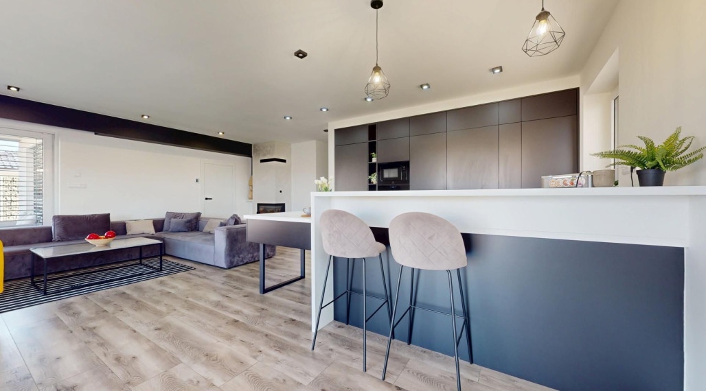 Nadštandardne vyhotovený rodinný bungalov s dvojgarážou v obci Kostolište