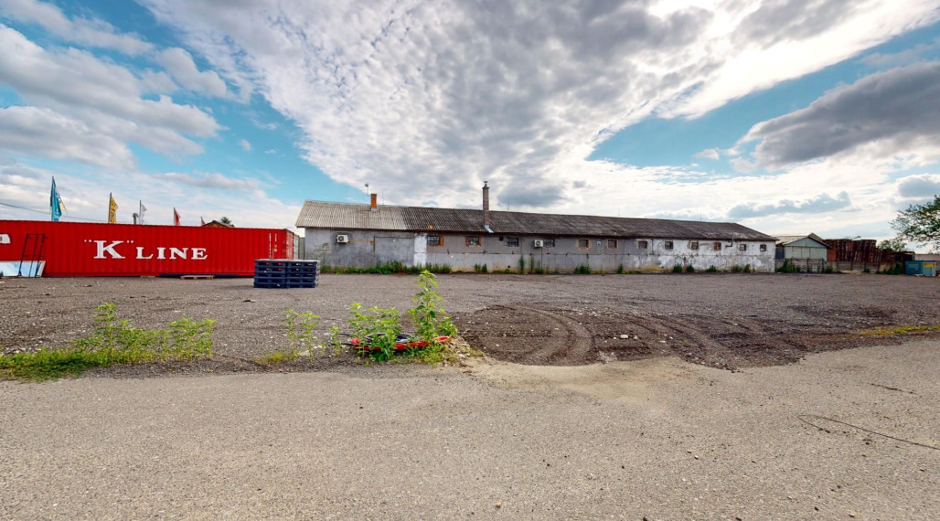 Pozemok na preskladnenie, výrobu, al. ako odstavná plocha na parkovanie / Malacky!!