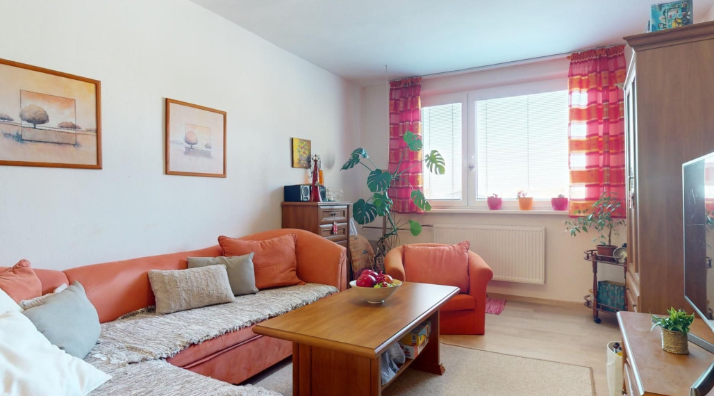 Zariadený 3 izbový byt v bytovom dome s vlastným dvorom v v blízskosti školy v obci Jakubov