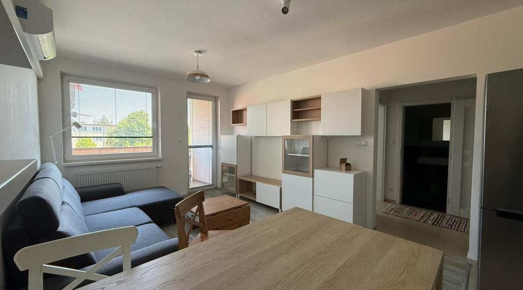 Zariadený 2 izbový byt na ul Pribinova v Malackách!!