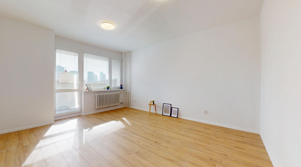 1 izbový slnečný byt s balkónom v centre, Odborárske nám. 