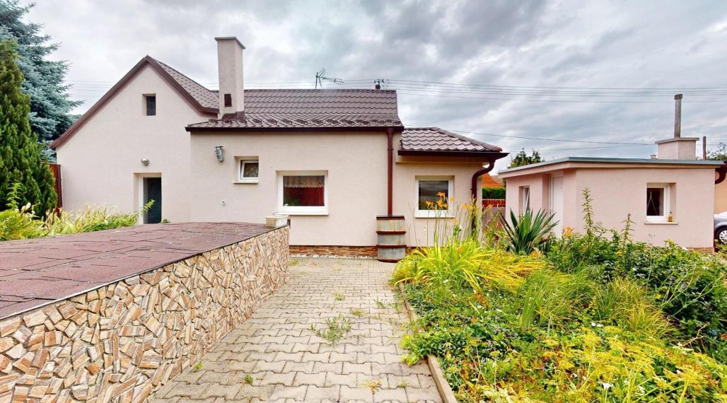 Rodinný dom po rekonštrukcii v príjemnej časti obce Suchohrad