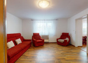 Rodinný dom po rekonštrukcii v príjemnej časti obce Suchohrad - fotografia 3