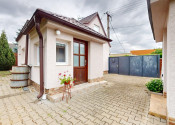 Rodinný dom po rekonštrukcii v príjemnej časti obce Suchohrad - fotografia 42