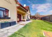 Dvojgeneračný rodinný dom v obci Sekule s veľkou záhradou - fotografia 34