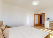 Priestranný zariadený 3 izbový byt so samostatnou garážou  - fotografia 6