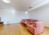 Priestranný zariadený 3 izbový byt so samostatnou garážou  - fotografia 16