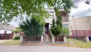 Rodinný dom na pozemku s rozlohou 731 m2 v obci Závod - fotografia 1