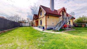 Dvojgeneračný rodinný dom v obci Sekule s veľkou záhradou - fotografia 3