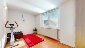 Rodinný dom po kompletnej rekonštrukcii vhodný na okamžité bývanie - fotografia 2