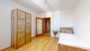 Priestranný zariadený 3 izbový byt so samostatnou garážou  - fotografia 9
