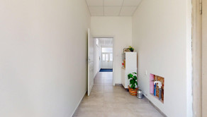 Rodinný dom v centre mesta, vhodný na bývanie prípadne aj ako objekt na podnikanie. - fotografia 16