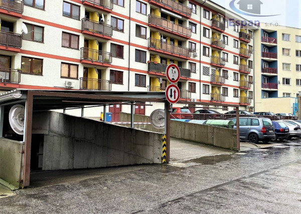 ***NA PREDAJ: Podzemná garáž priamo v CENTRE mesta Malacky!!!