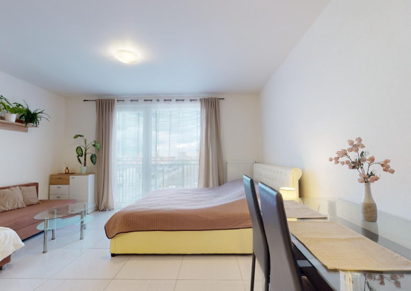 Zariadený 1 izb. byt s parkovaním a pivnicou na ul. Ceste Mládeže/Malacky!!