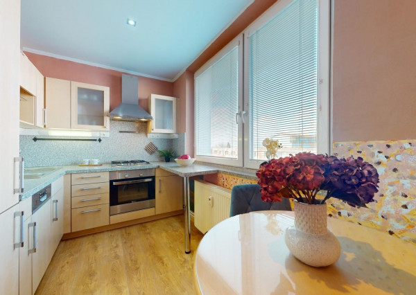 NA PREDAJ: Priestranný 3 izbový byt priamo v CENTRE mesta Malacky!!