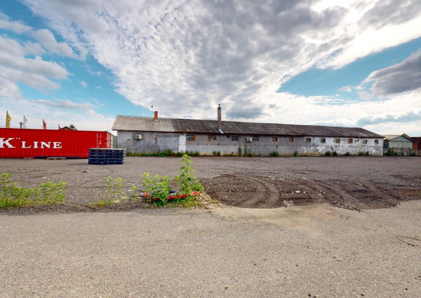 Pozemok na preskladnenie, výrobu, al. ako odstavná plocha na parkovanie / Malacky!!