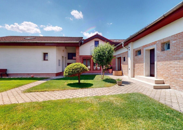 Rodinný dom s charizmou a úžasnou záhradou, vhodný aj pre viacgeneračné bývanie