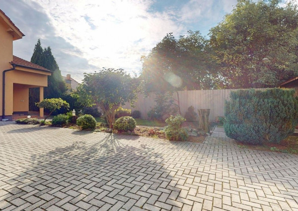 Zariadený 6 izb. priestranný rodinný dom v obci Veľké Leváre