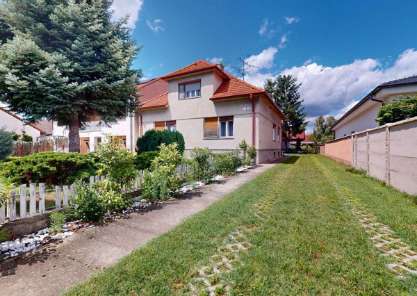 !!REZERVOVANÝ!! Dvojpodlažný rodinný dom v obci Lozorno