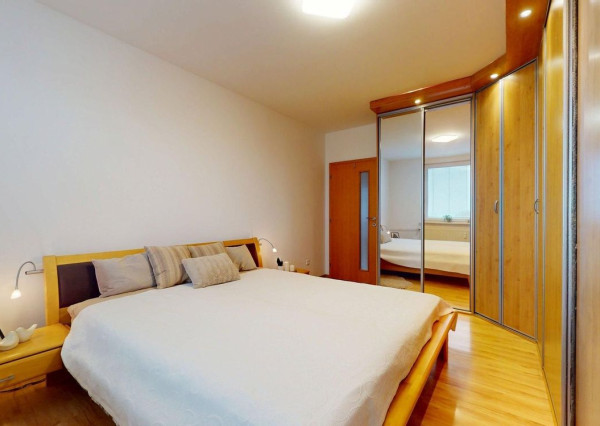 Priestranný slnečný 3 izbový byt po kompletnej rekonštrukcii, Klokočina