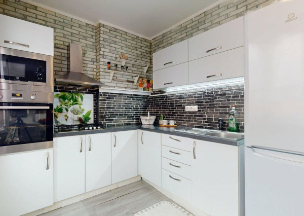 3 izbový byt s balkónom v blízkosti centra aj vlakovej stanice 