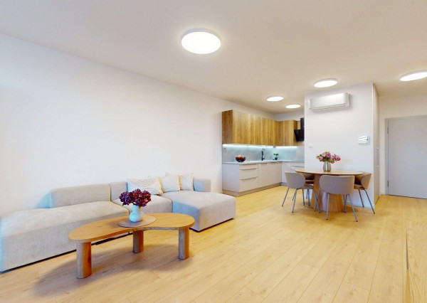 Moderný 3 izbový byt v centre s garážovým státím