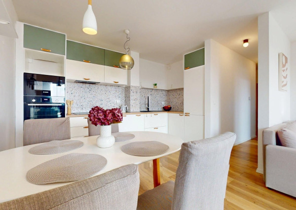 Slnečný 2 izbový byt v blízkosti vlakovej aj autobusovej stanice