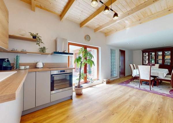 Rodinný dom s charizmou a úžasnou záhradou, vhodný aj pre viacgeneračné bývanie