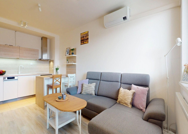 Zariadený 2 izbový byt na ul Pribinova v Malackách!!