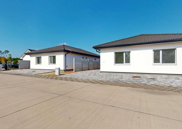 Skolaudovaná moderná novostavba 4 izb. bungalovu v krásnej lokalite 