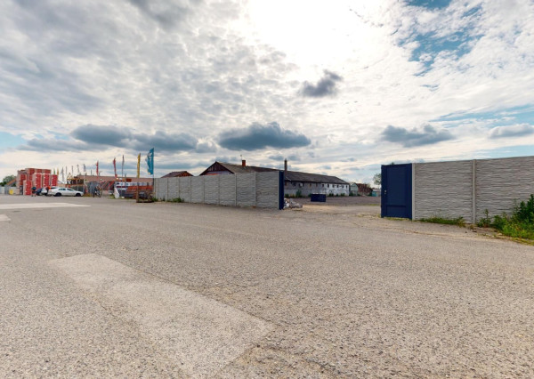 Pozemok na preskladnenie, výrobu, al. ako odstavná plocha na parkovanie / Malacky!!