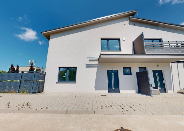 Skolaudovaný 4 izb. rodinný dom v dvojdome so záhradkou/Plavecký Mikuláš!!