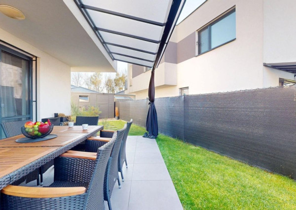 Moderný 3 izbový byt s predzáhradkou a parkovaním pre 2 autá/ Kostolište