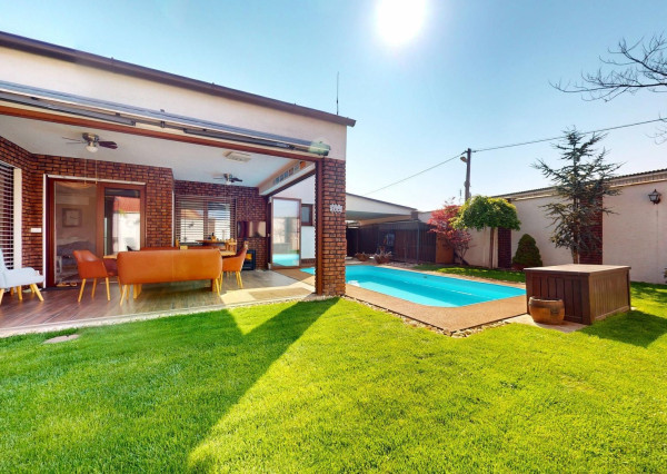 Nadštandardne vybavený rodinný dom s bazénom v obci Kostolište